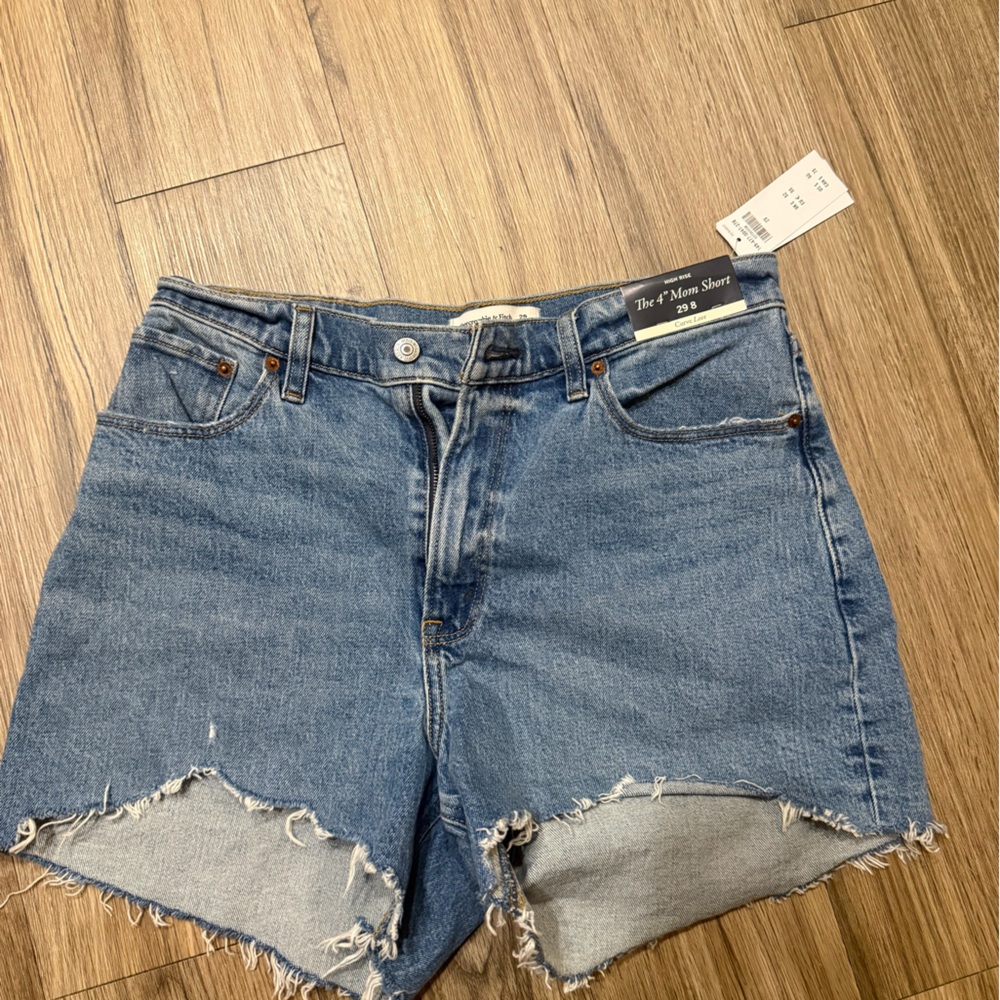 Abercrombie Curve Love 4inch Mom Short Size 29